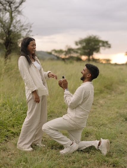 Magisk förlovning i Serengeti – mitt ute på savannen