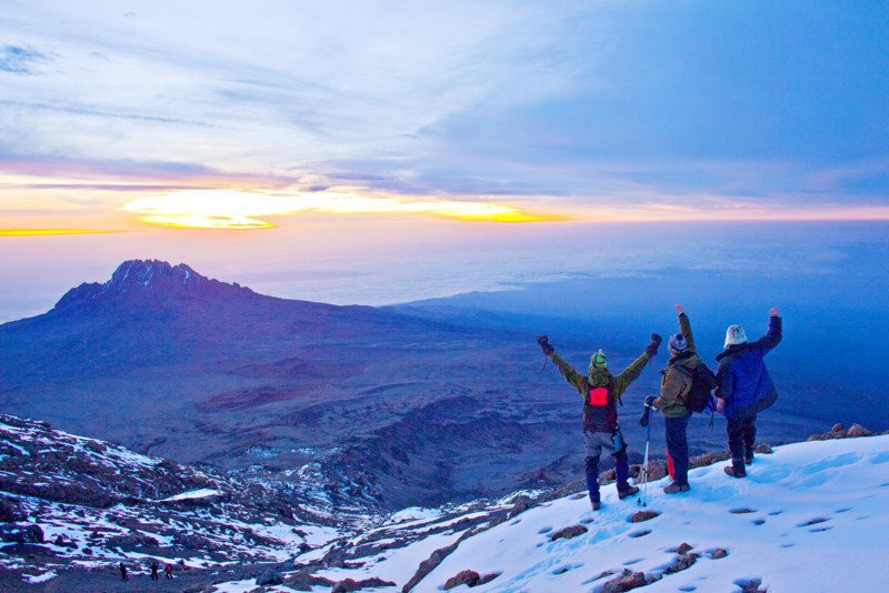 Sn&ouml;t&auml;ckta berg p&aring; Kilimanjaro