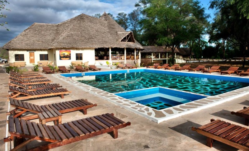 V&auml;lj boende med pool och familjerum