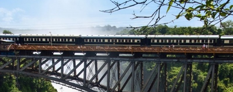 &Aring;k &ouml;ver Victoriafallen p&aring; Rovos Rail