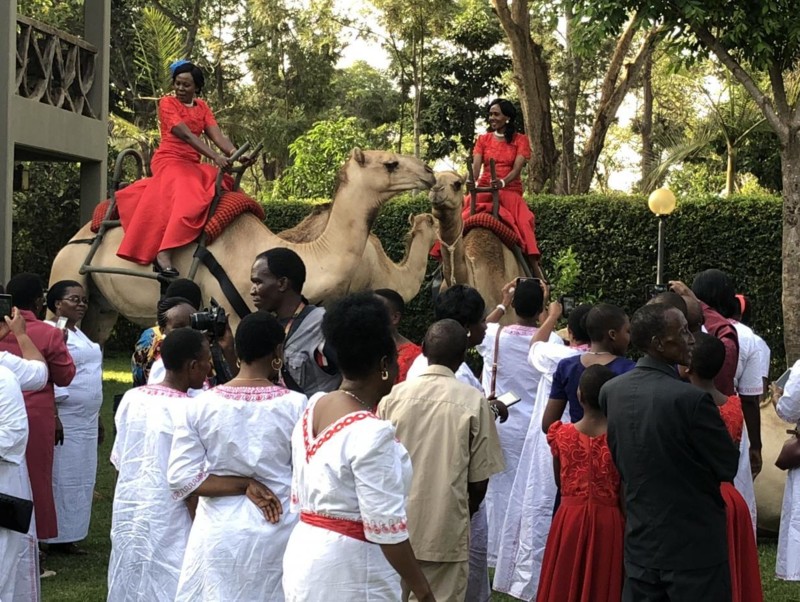 En br&ouml;llopsfest i Tanzania