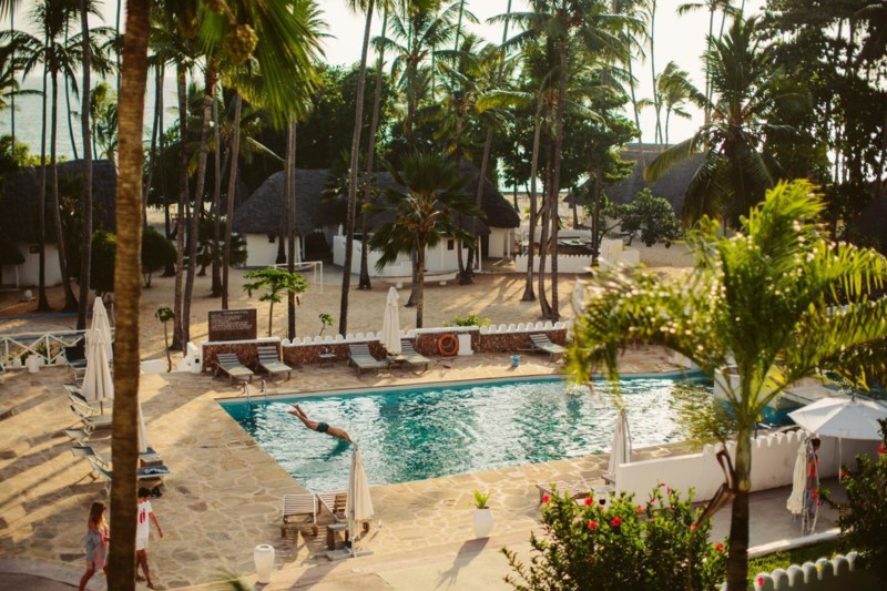 Poolen vid hotellet p&aring; Zanzibar